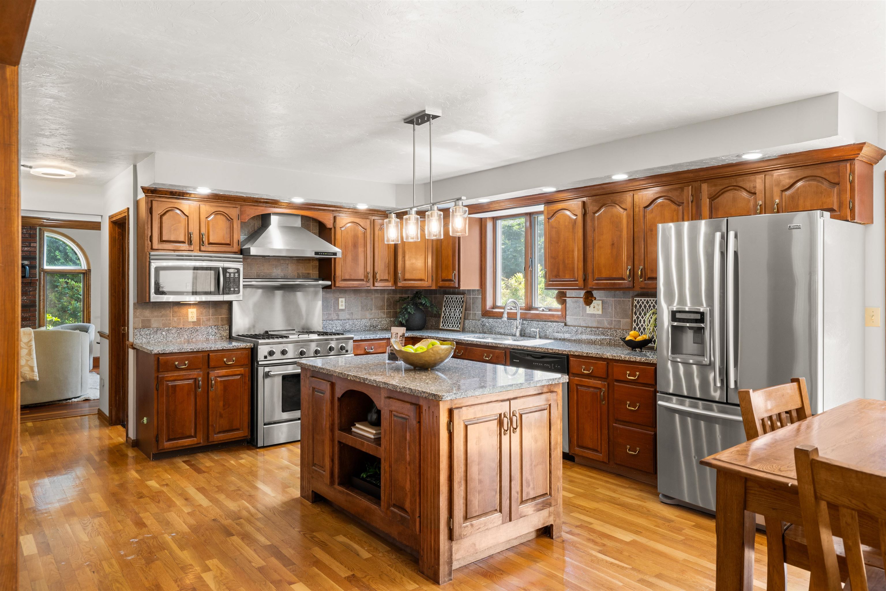 10 Roy Drive Hudson, NH 03051 - Photo 13 of 40