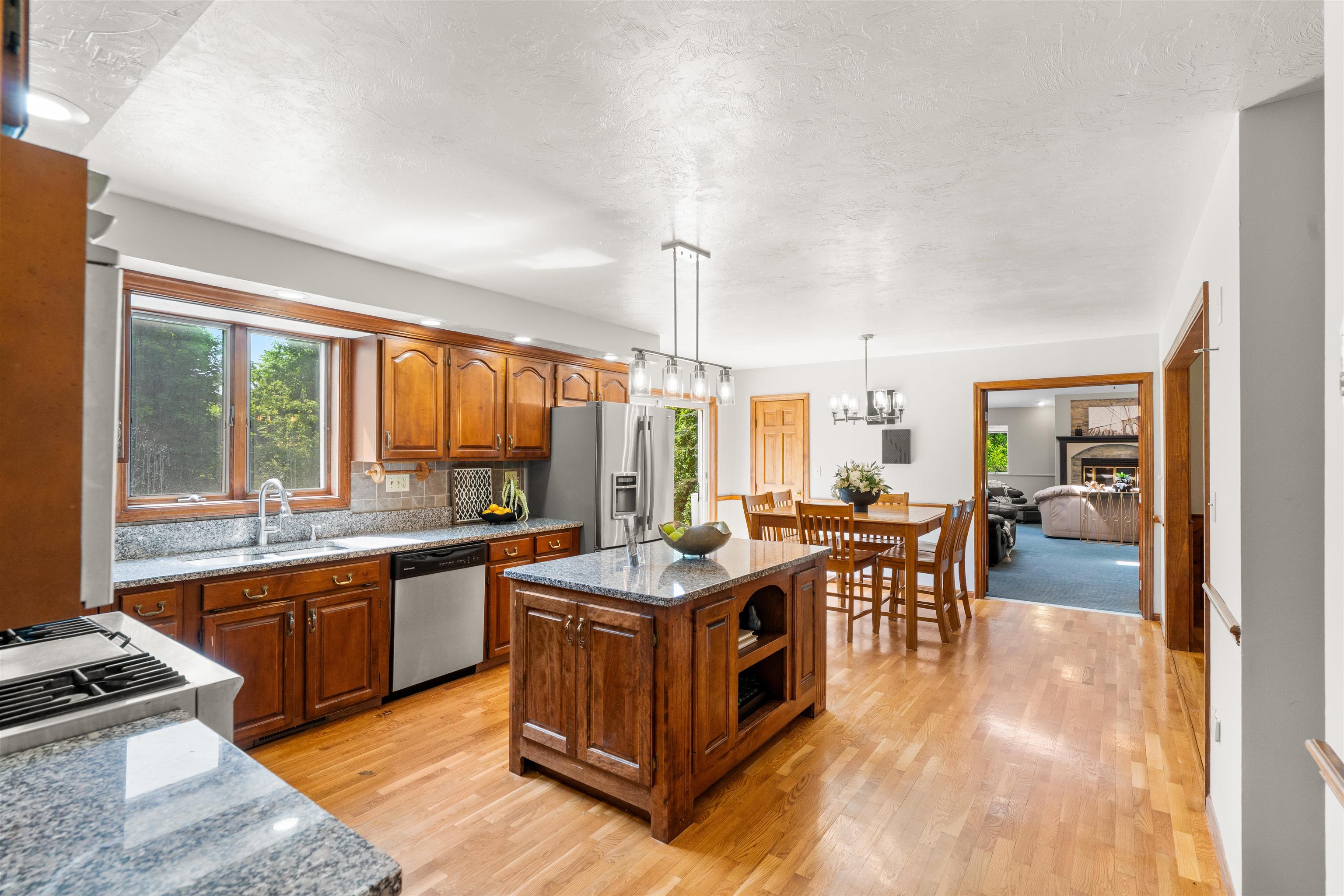 10 Roy Drive Hudson, NH 03051 - Photo 10 of 40