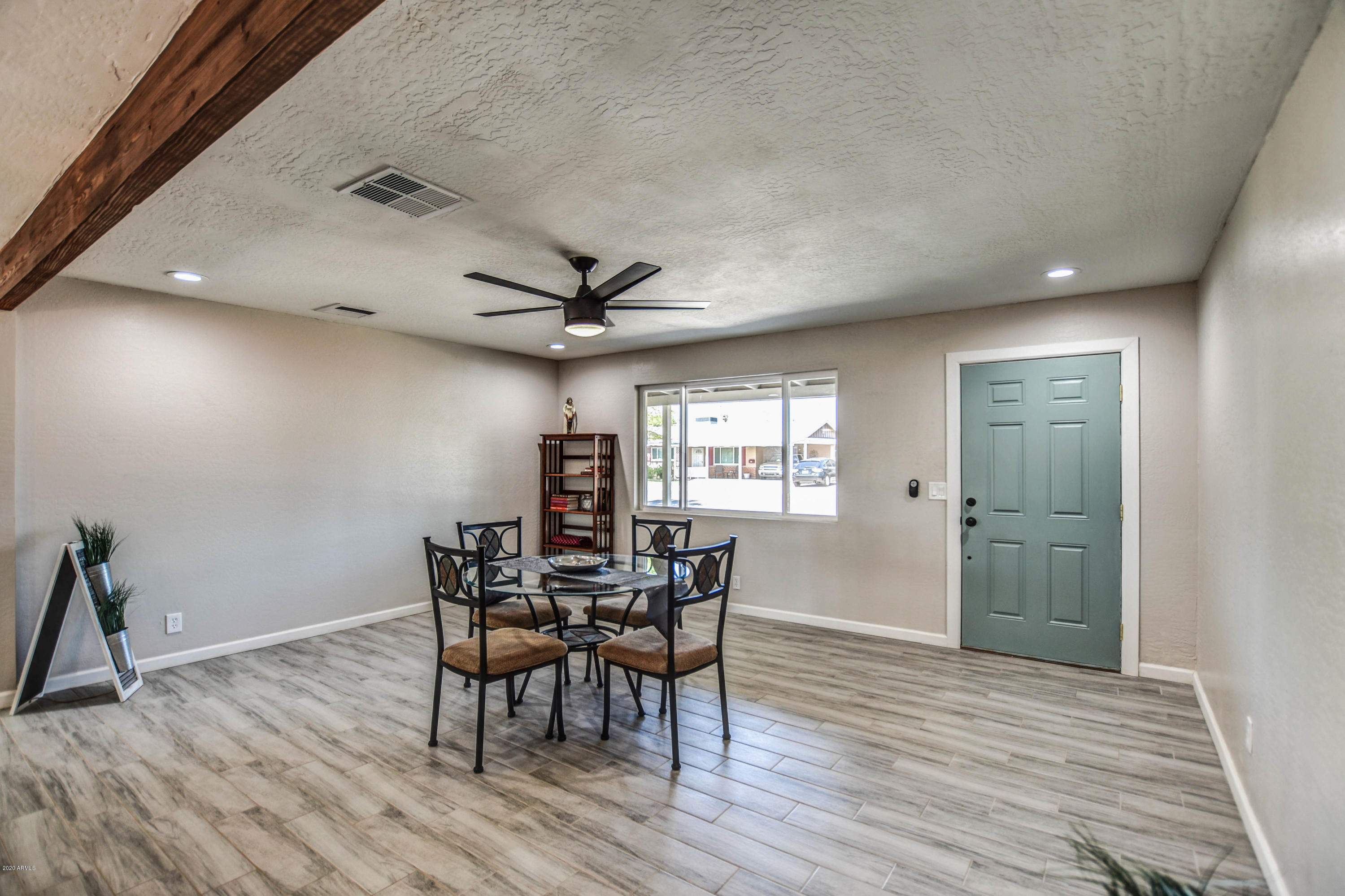 3243 West Wethersfield Road Phoenix, AZ 85029 - Photo 11 of 28 LIVING 1