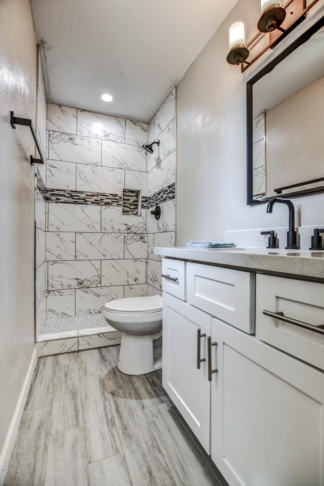 3243 West Wethersfield Road Phoenix, AZ 85029 - Photo 20 of 28 MASTER BATH 2