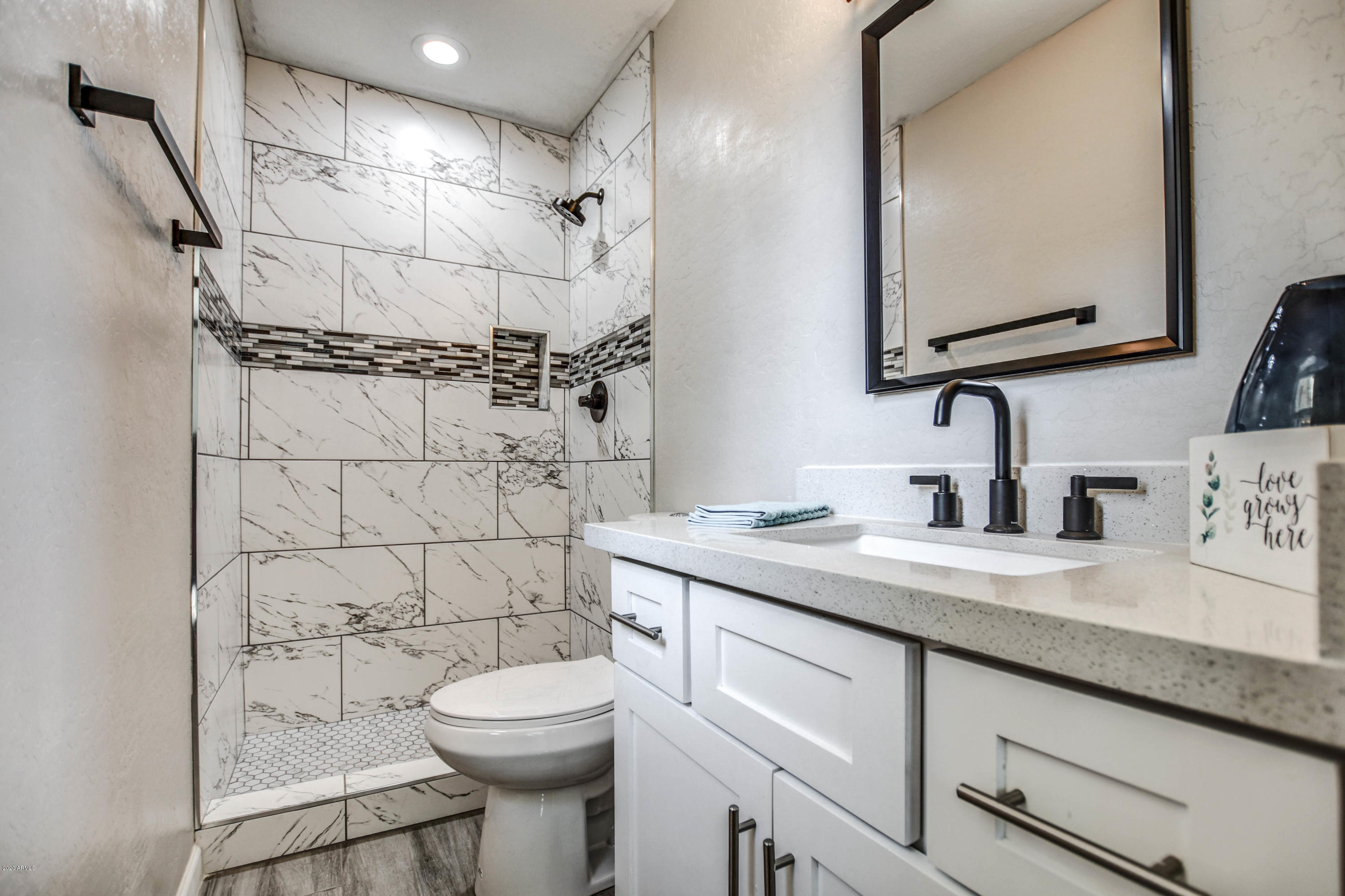 3243 West Wethersfield Road Phoenix, AZ 85029 - Photo 3 of 28 MASTER BATH 1