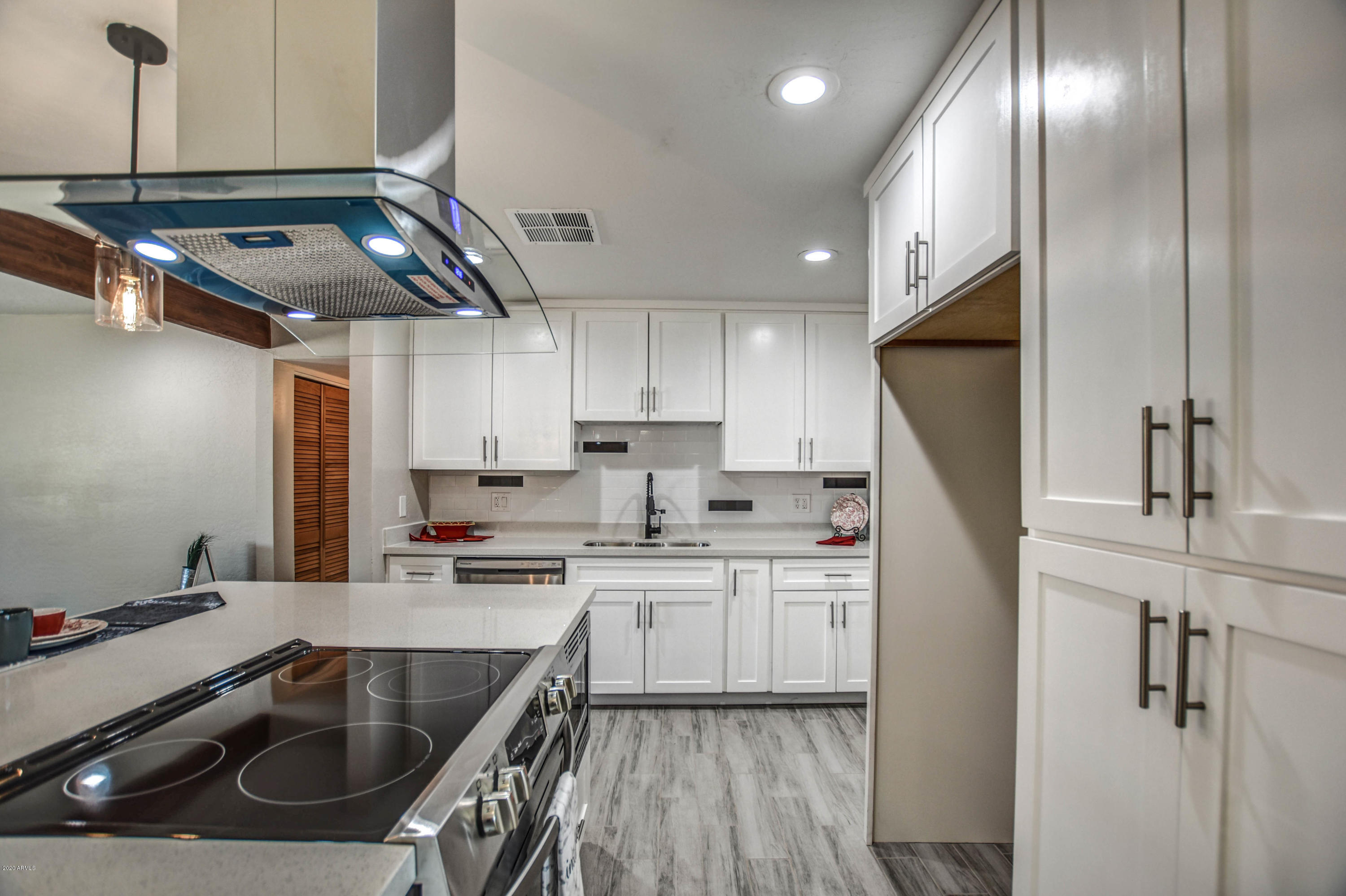 3243 West Wethersfield Road Phoenix, AZ 85029 - Photo 10 of 28 KITCHEN 8