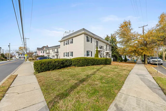 a view of a house with entertaining space