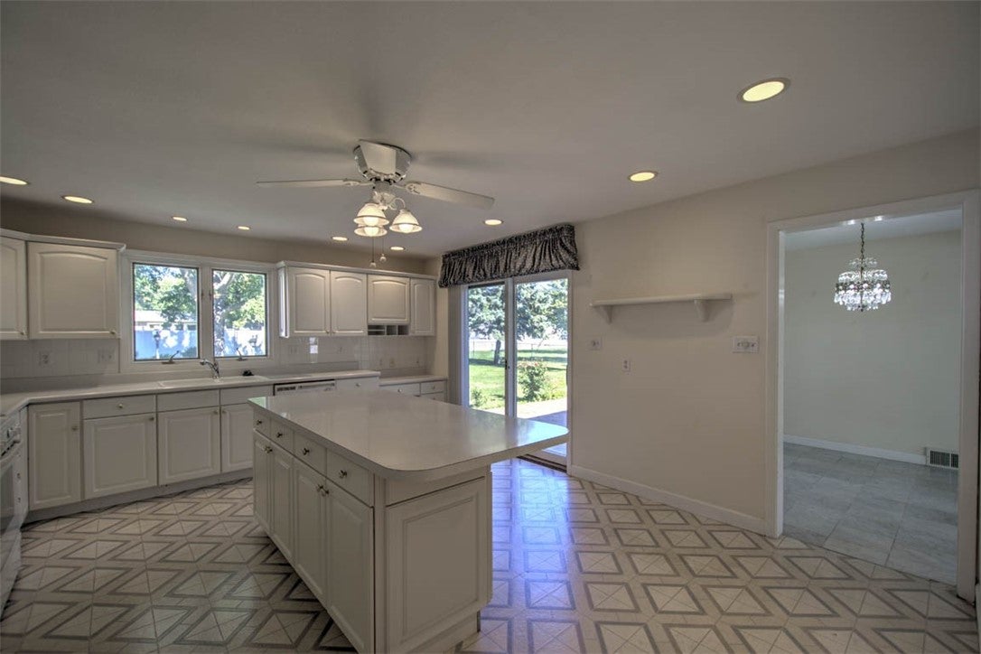 24 East South Court Drive Decatur, IL 62526 - Photo 17 of 38 Gallery Image 17