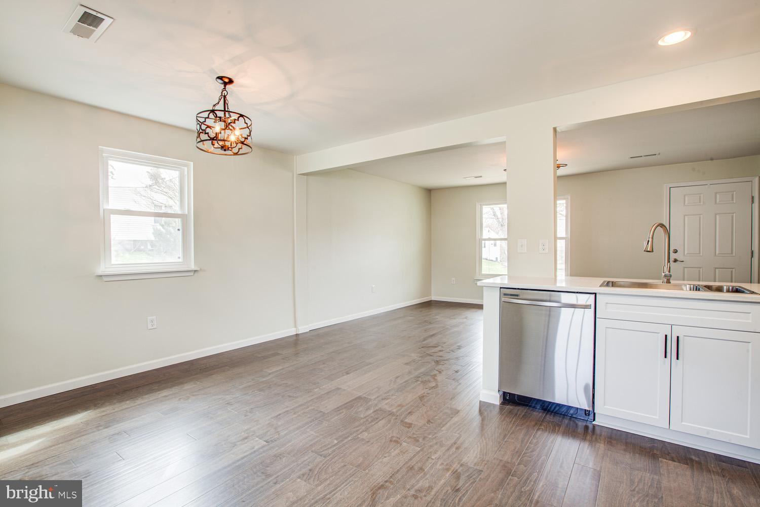 4120 Anderson Road Triangle, VA 22172 - Photo 11 of 30 Kitchen with dining area