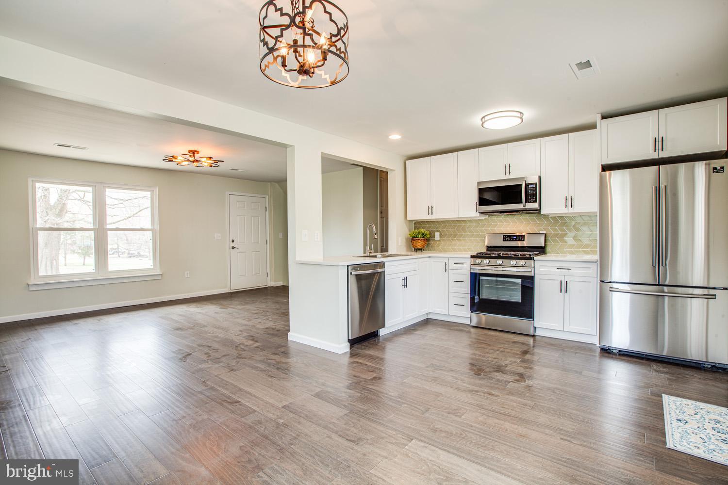 4120 Anderson Road Triangle, VA 22172 - Photo 8 of 30 Kitchen with dining area