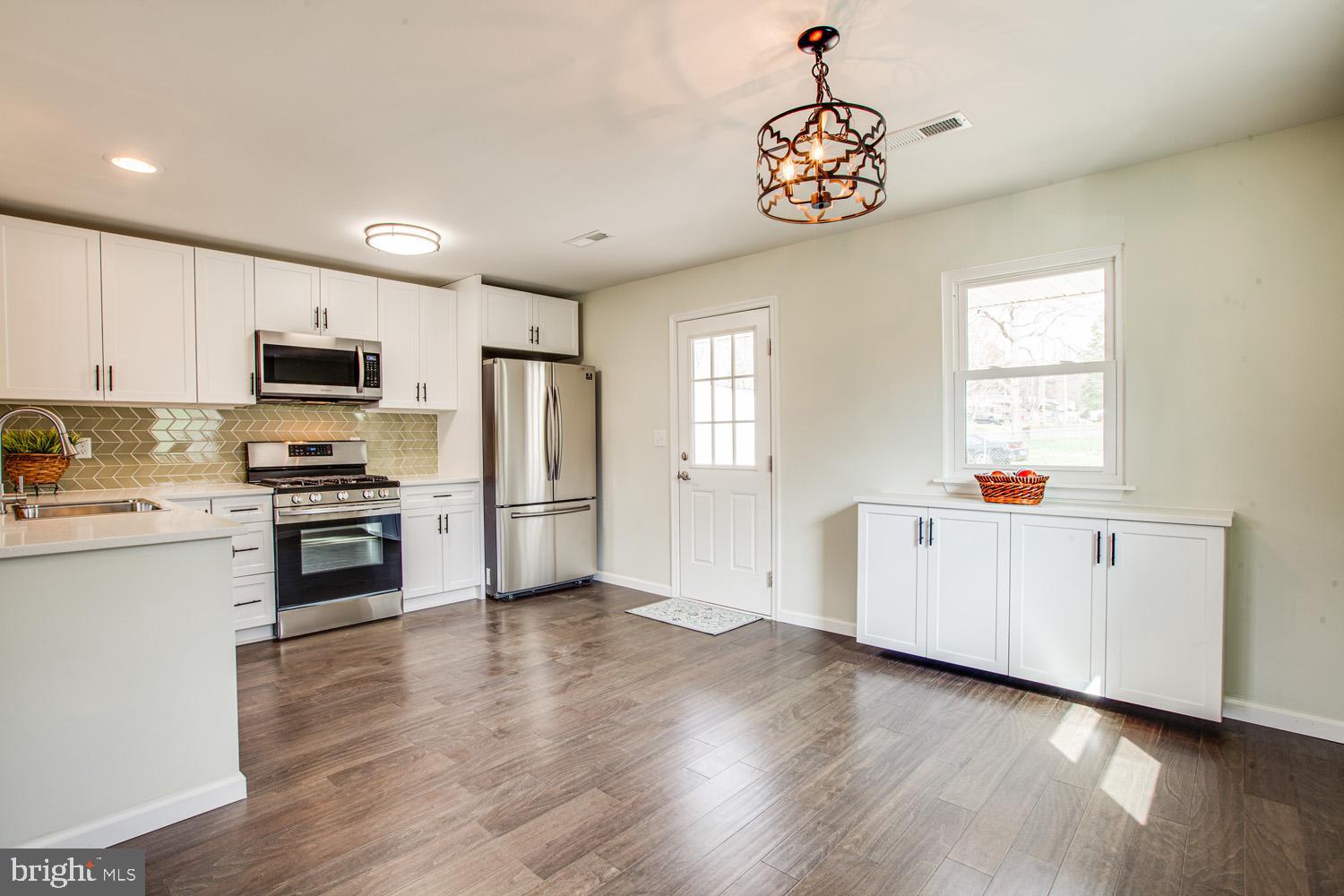 4120 Anderson Road Triangle, VA 22172 - Photo 9 of 30 Kitchen with dining area