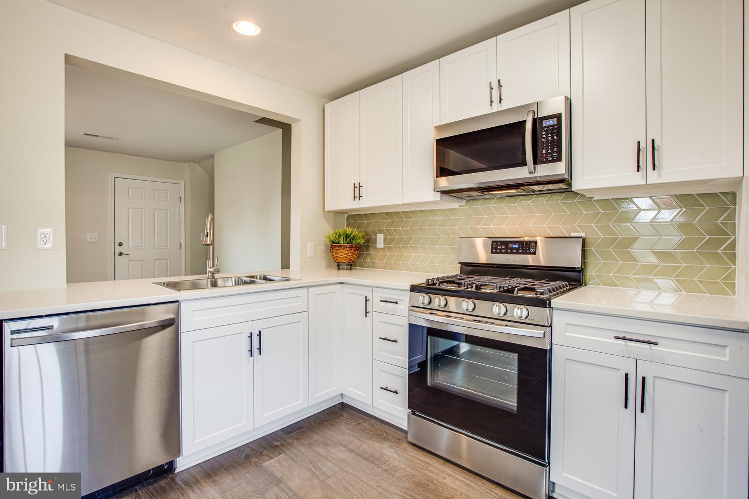 4120 Anderson Road Triangle, VA 22172 - Photo 10 of 30 Gourmet kitchen