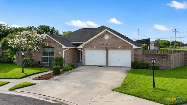 $324,900 | 127 Tradewind Drive, Victoria, TX 77904