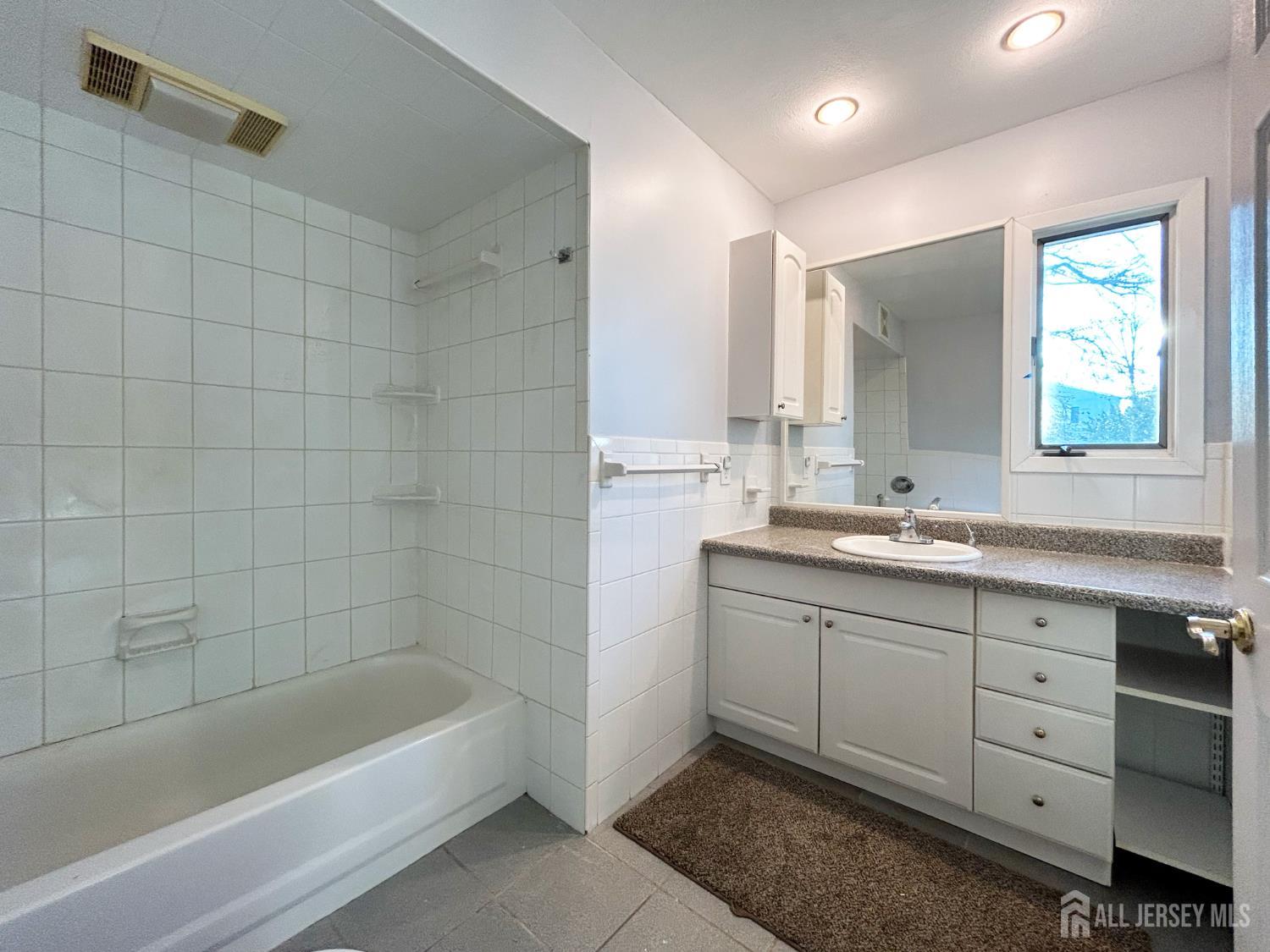 122 Vineyard Road Edison, NJ 08817 - Photo 12 of 19