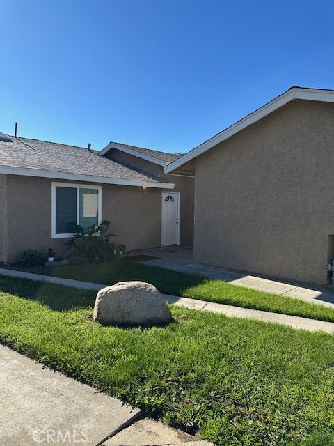 44649 La Paz Road, Unit F Temecula, CA 92592 - Photo 2 of 23 a backyard of a house with a garden