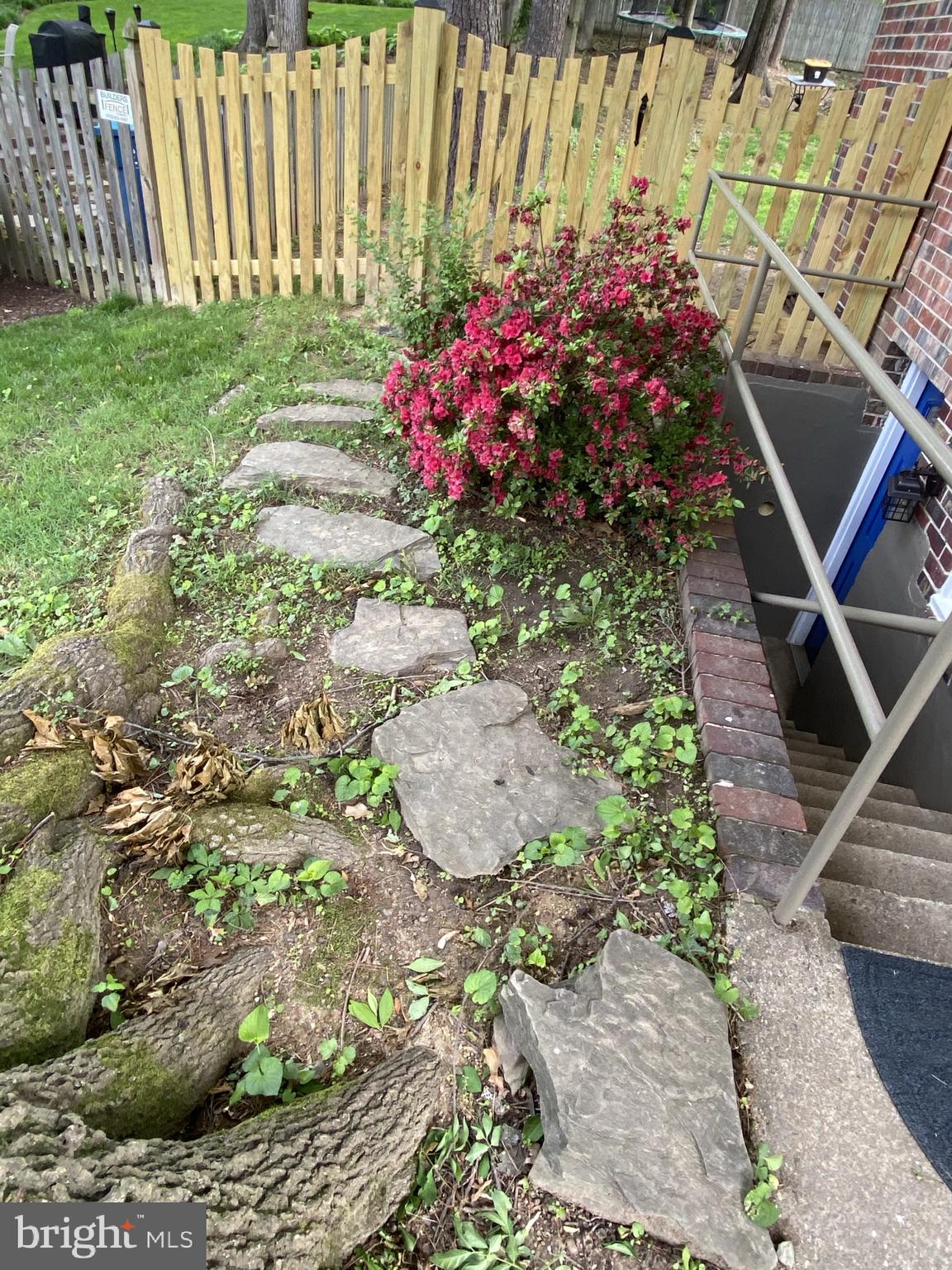 6919 Vancouver Road Springfield, VA 22152 - Photo 14 of 67 Real Stone Steps - Cottage CHARM!