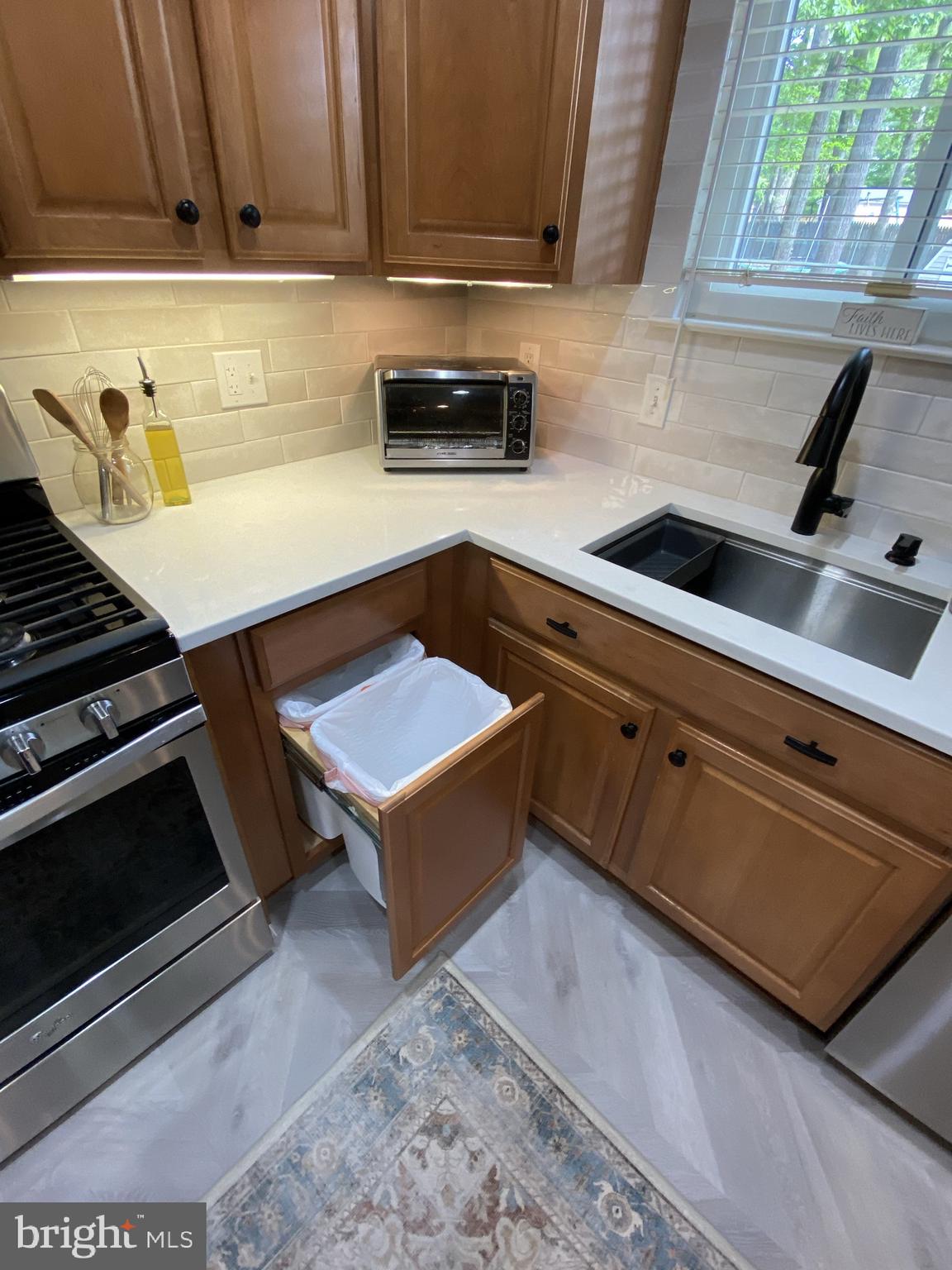6919 Vancouver Road Springfield, VA 22152 - Photo 27 of 67 YES!! Love the Hidden Trash!