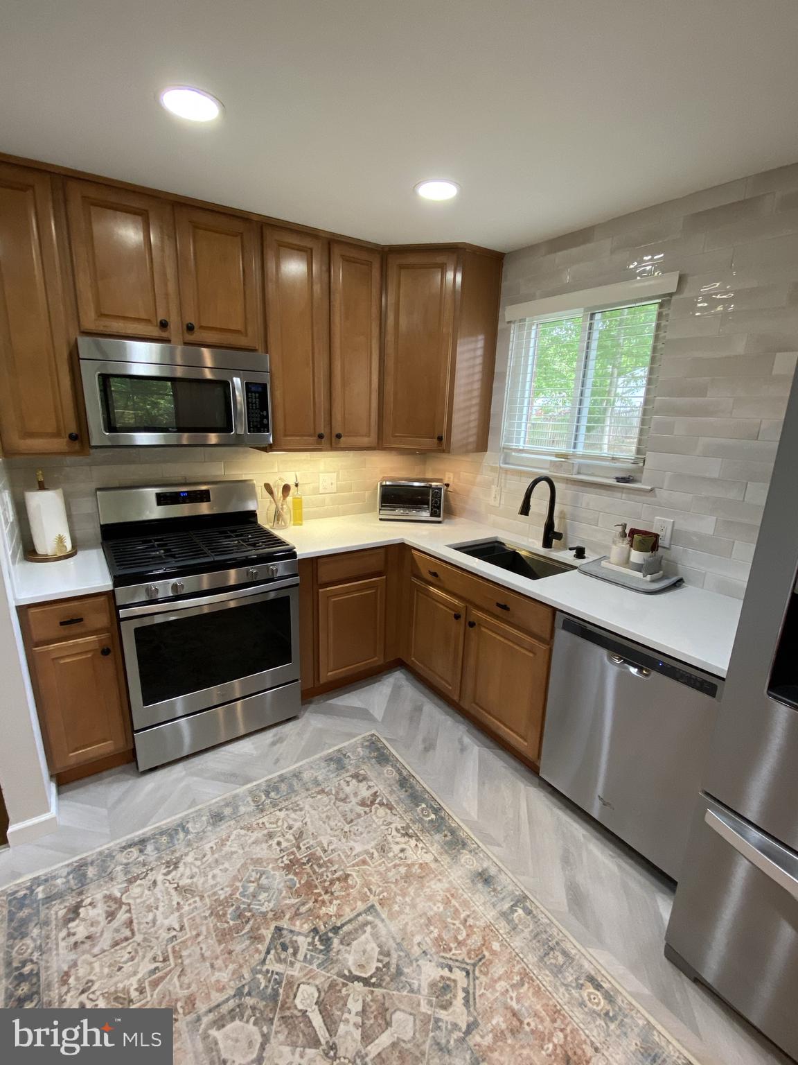 6919 Vancouver Road Springfield, VA 22152 - Photo 29 of 67 New SS Appliances and New Subway Backsplash!