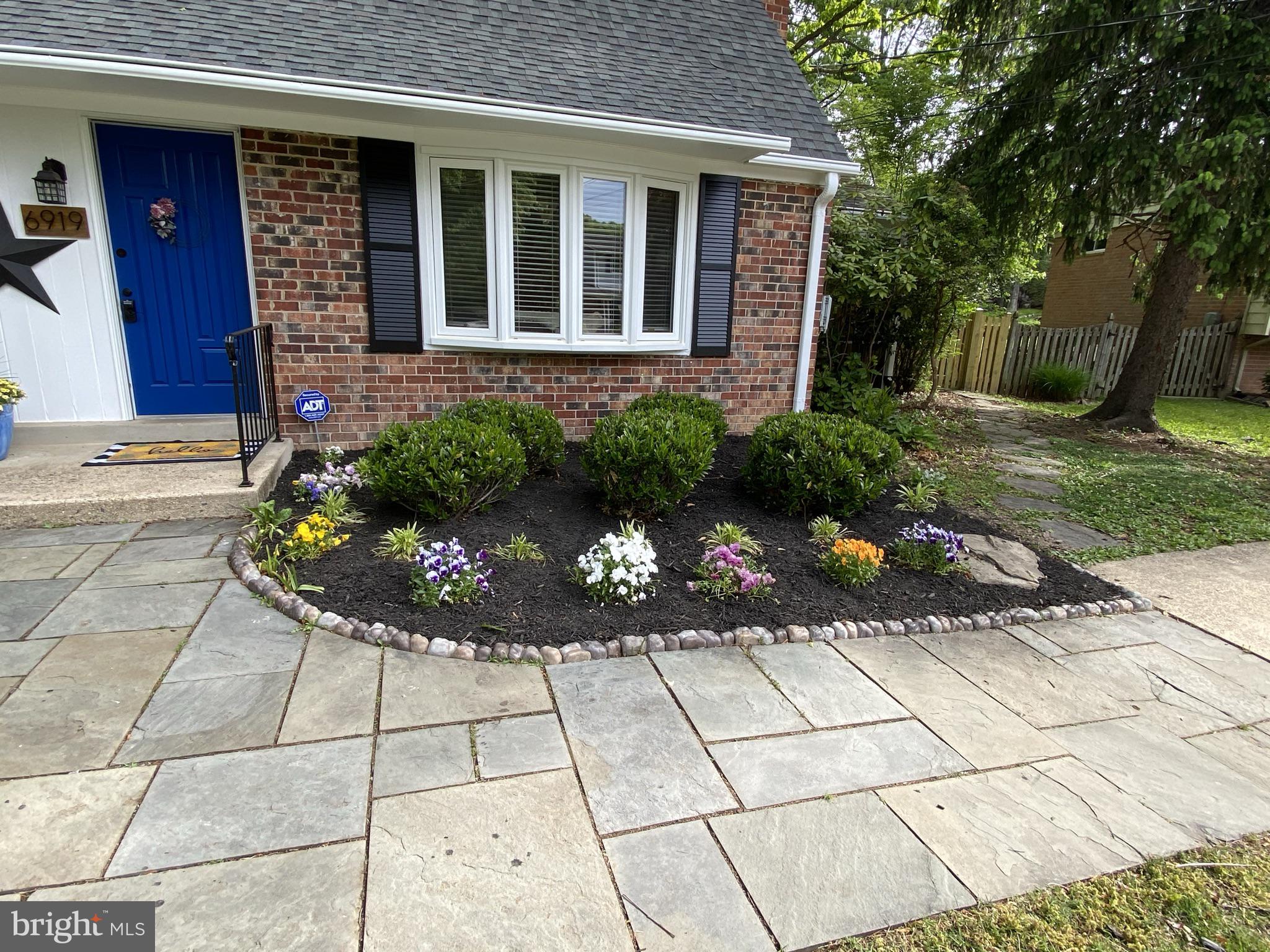 6919 Vancouver Road Springfield, VA 22152 - Photo 4 of 67 Elegant Stone entryway!
