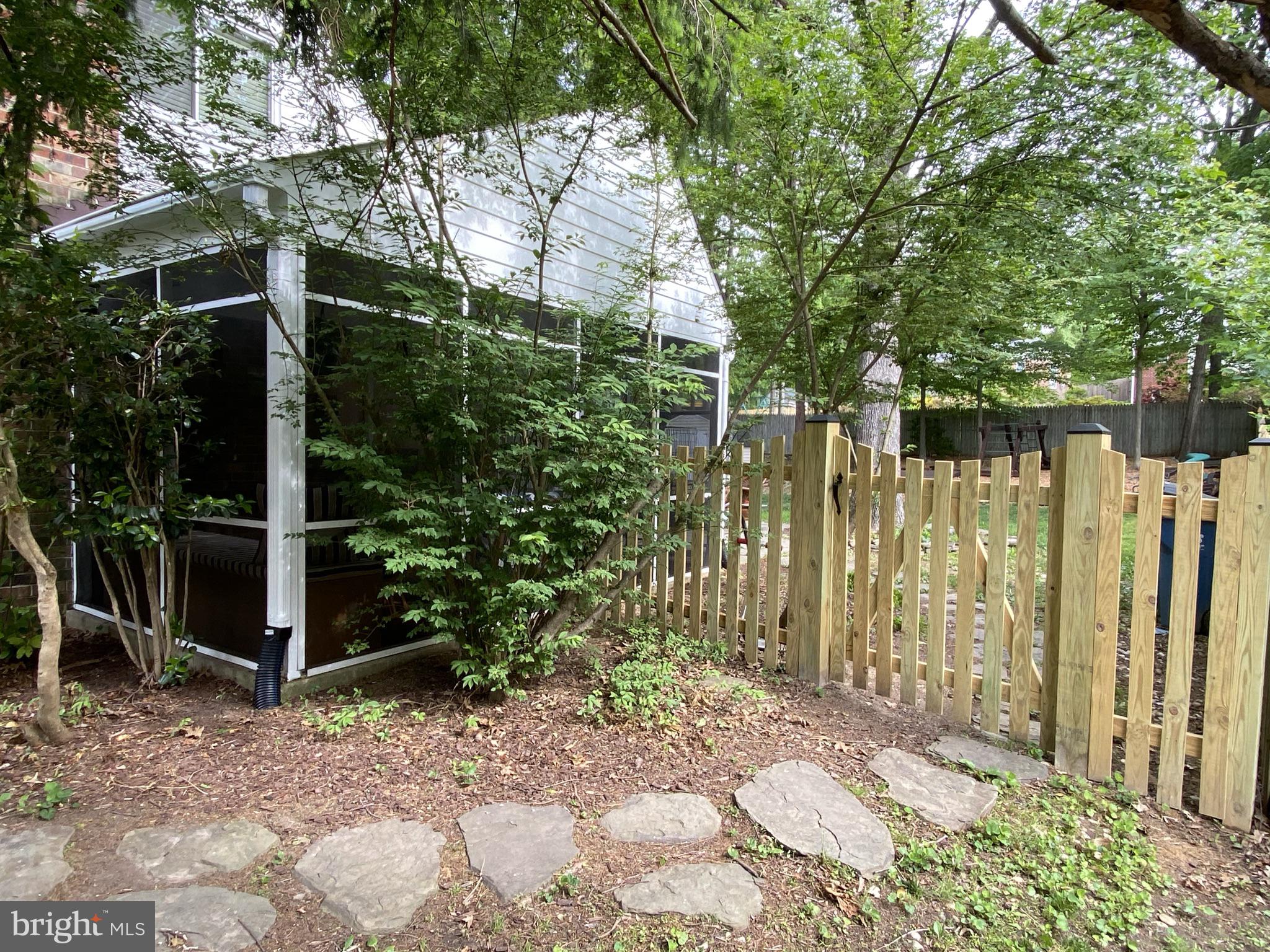 6919 Vancouver Road Springfield, VA 22152 - Photo 5 of 67 View of Right side of home! Rear is Fully Fenced
