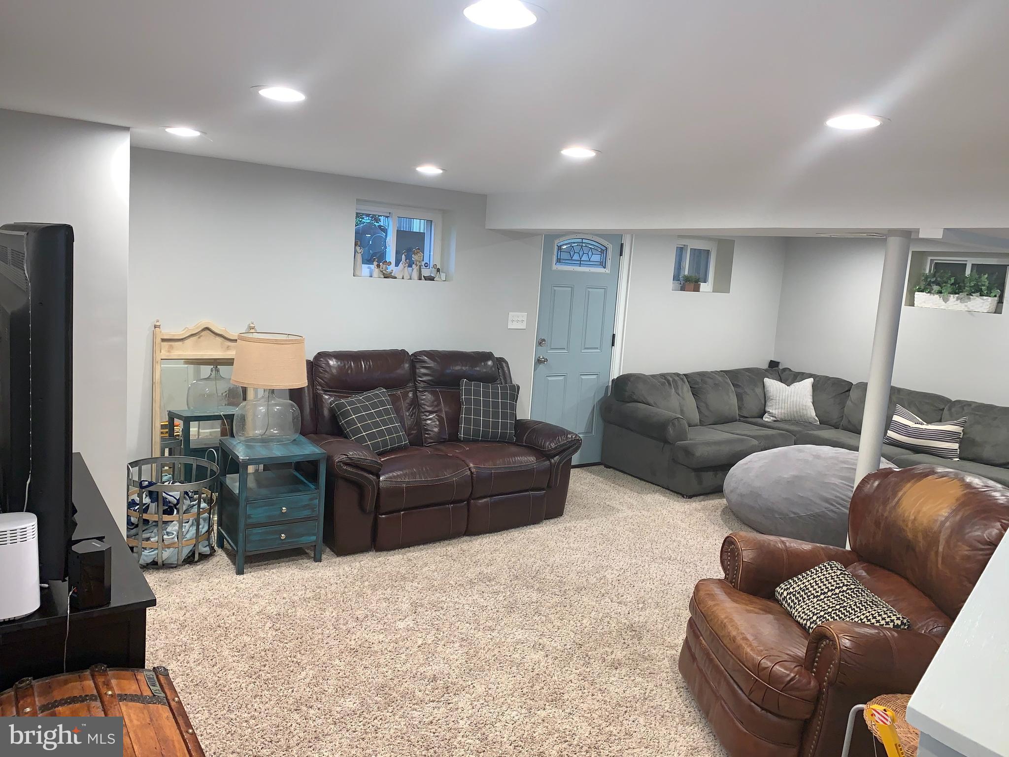 6919 Vancouver Road Springfield, VA 22152 - Photo 59 of 67 HUGE Great Room with Door to Outside.