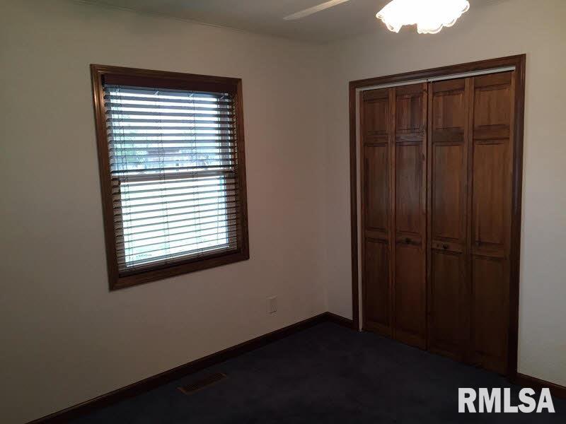 605 Charles Road Carbondale, IL 62901 - Photo 11 of 19