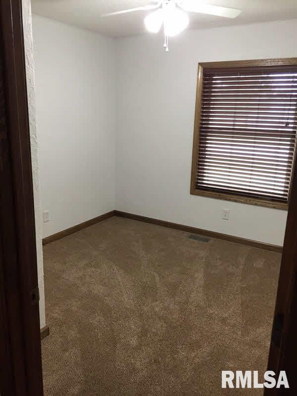 605 Charles Road Carbondale, IL 62901 - Photo 12 of 19