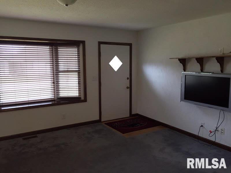 605 Charles Road Carbondale, IL 62901 - Photo 3 of 19