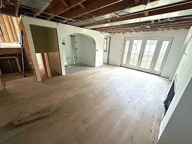 $680,000 | 911 Glenbard Road, Glen Ellyn, IL 60137