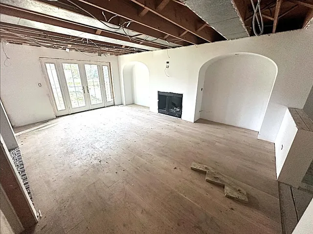 $680,000 | 911 Glenbard Road, Glen Ellyn, IL 60137