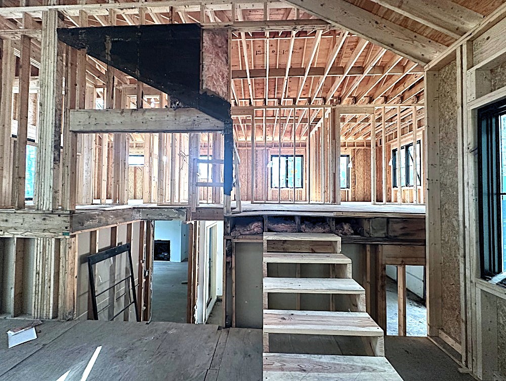 911 Glenbard Road Glen Ellyn, IL 60137 - Photo 5 of 7 a view of a building from a living room