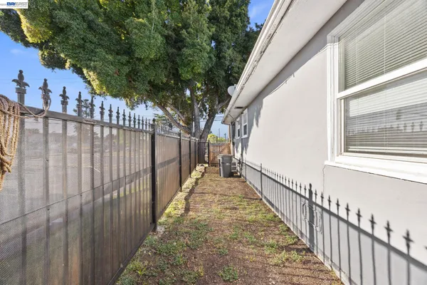 $949,000 | 2218 82nd Avenue, Oakland, CA 94605