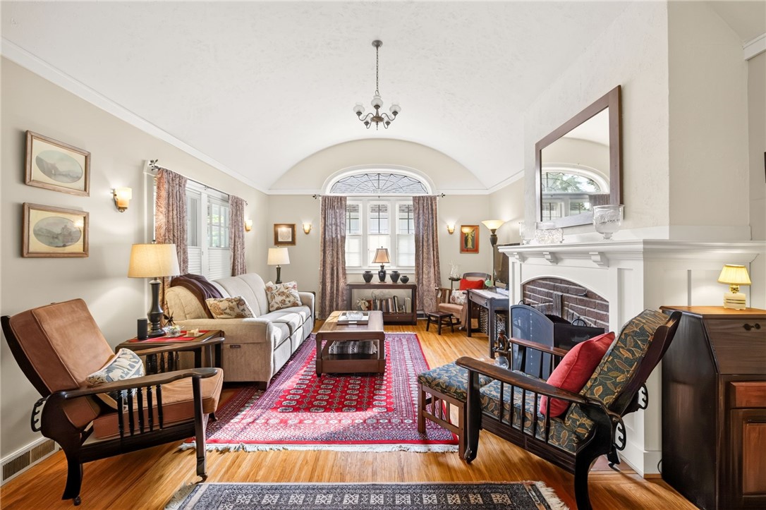89 Edgemont Road Rochester, NY 14620 - Photo 7 of 40 Gallery Image 7