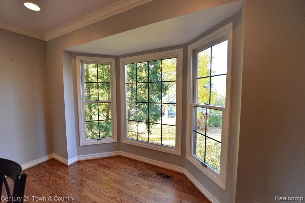 2643 Munster Road Rochester, MI 48309 - Photo 11 of 70 Bay Window in Dining Room 50.jpg