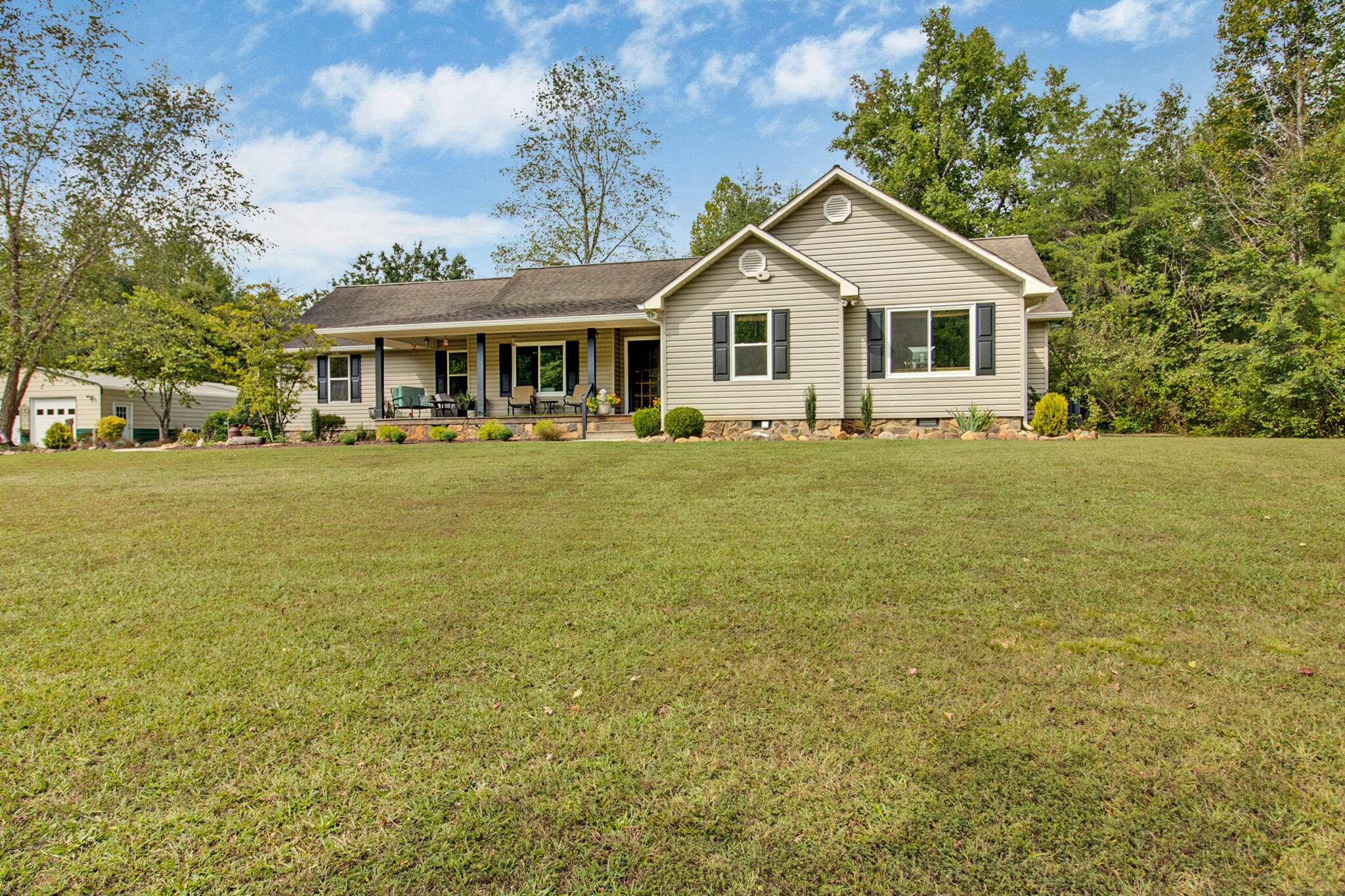 1434 Cranmore Cove Road Dayton, TN 37321 - Photo 4 of 73 img_1559-img_1563