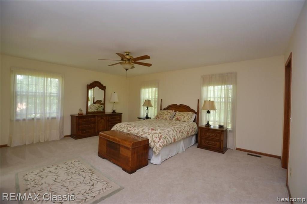 21635 Stanstead Road Northville, MI 48167 - Photo 19 of 41