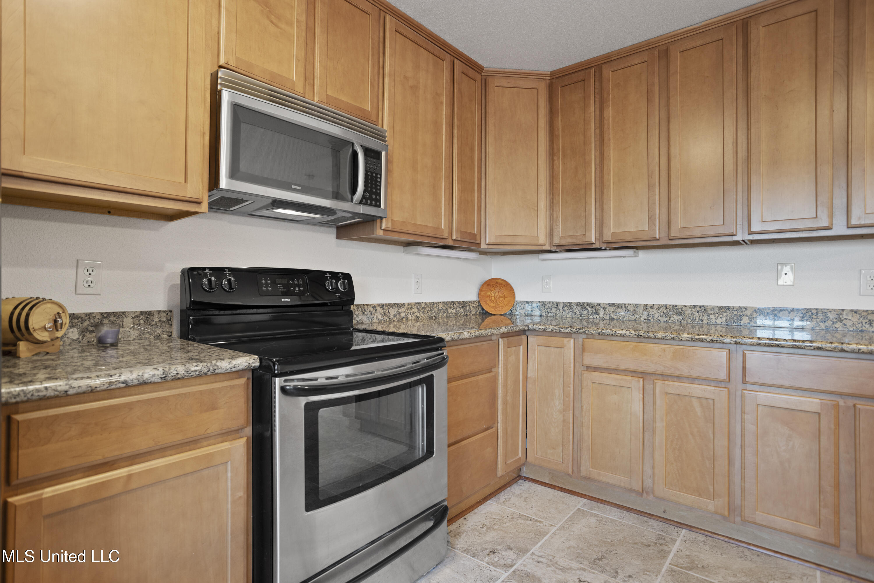 495 Old Popp's Ferry Road, Unit 25 Biloxi, MS 39531 - Photo 15 of 58 Kitchen