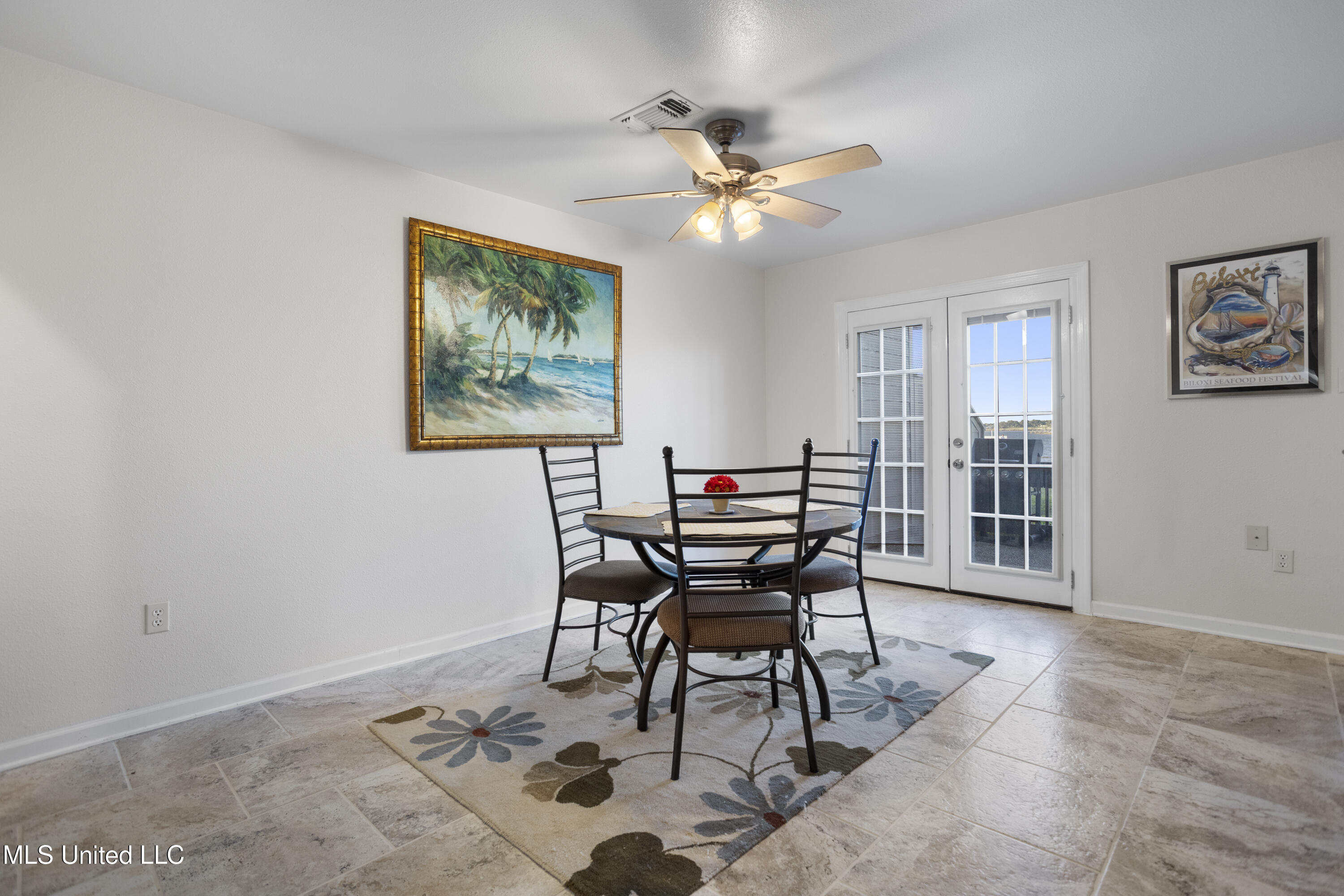 495 Old Popp's Ferry Road, Unit 25 Biloxi, MS 39531 - Photo 18 of 58 Dining Room