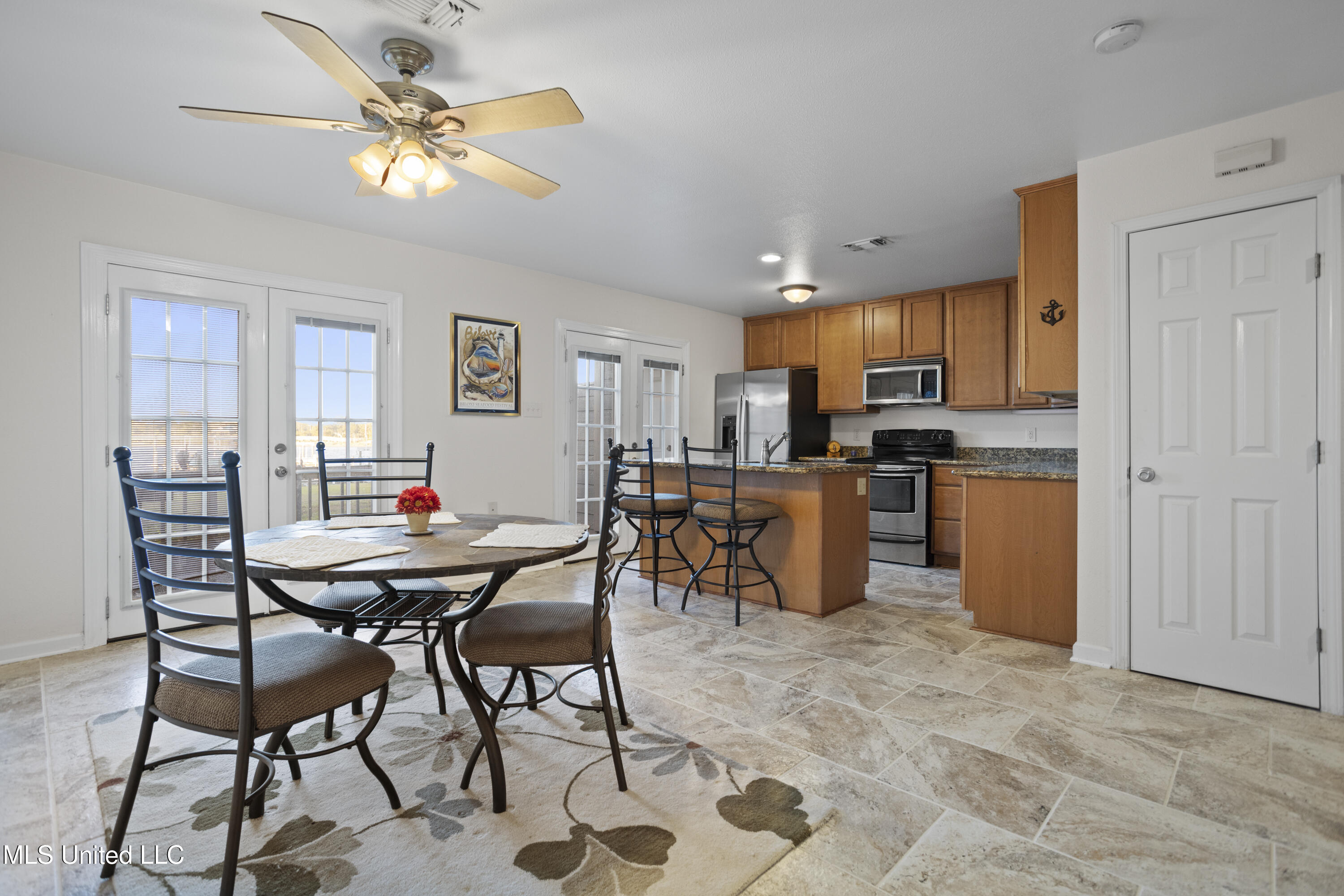 495 Old Popp's Ferry Road, Unit 25 Biloxi, MS 39531 - Photo 19 of 58 Kitchen/Dining/Room