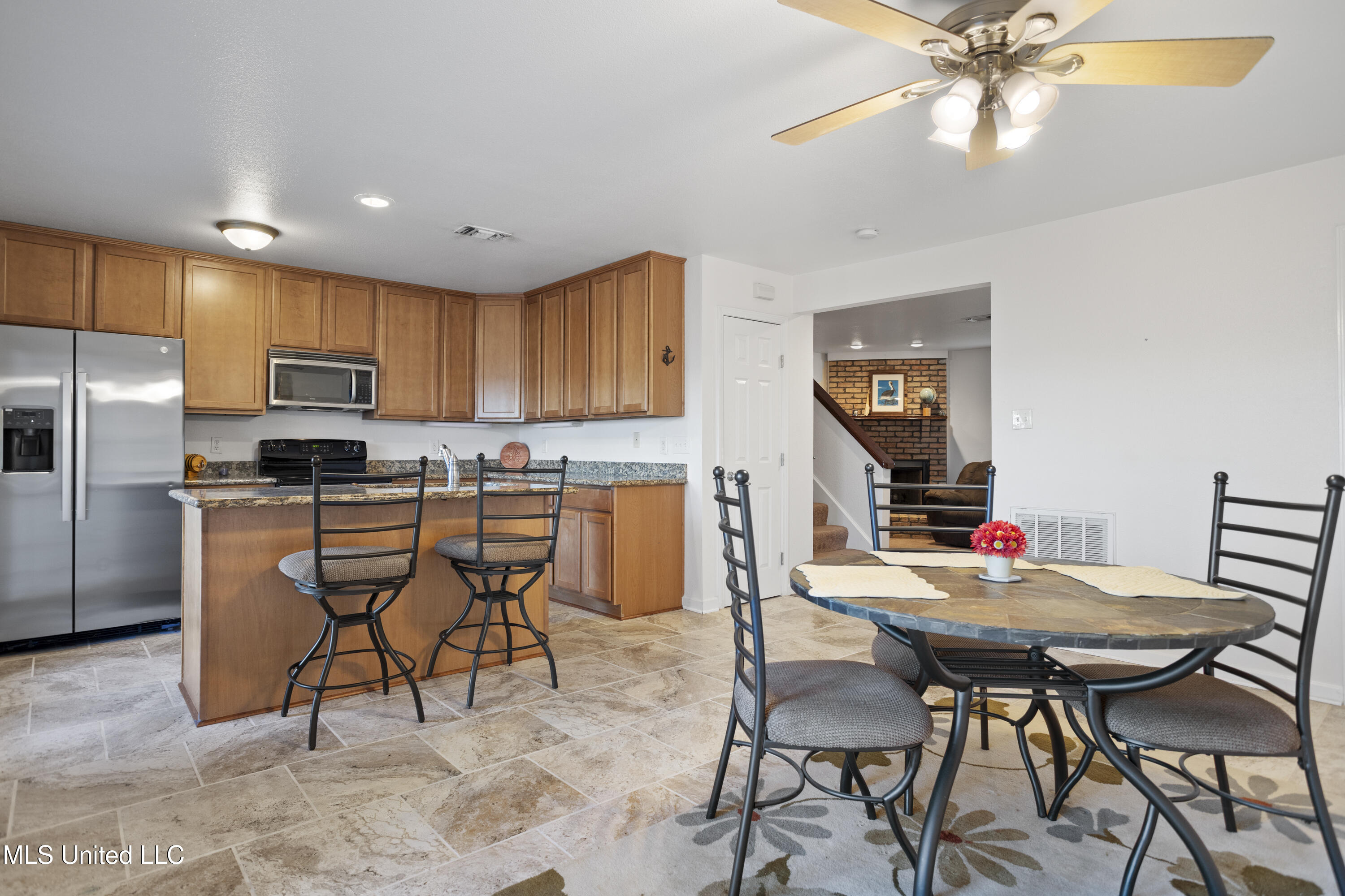 495 Old Popp's Ferry Road, Unit 25 Biloxi, MS 39531 - Photo 20 of 58 Kitchen/Dining Room