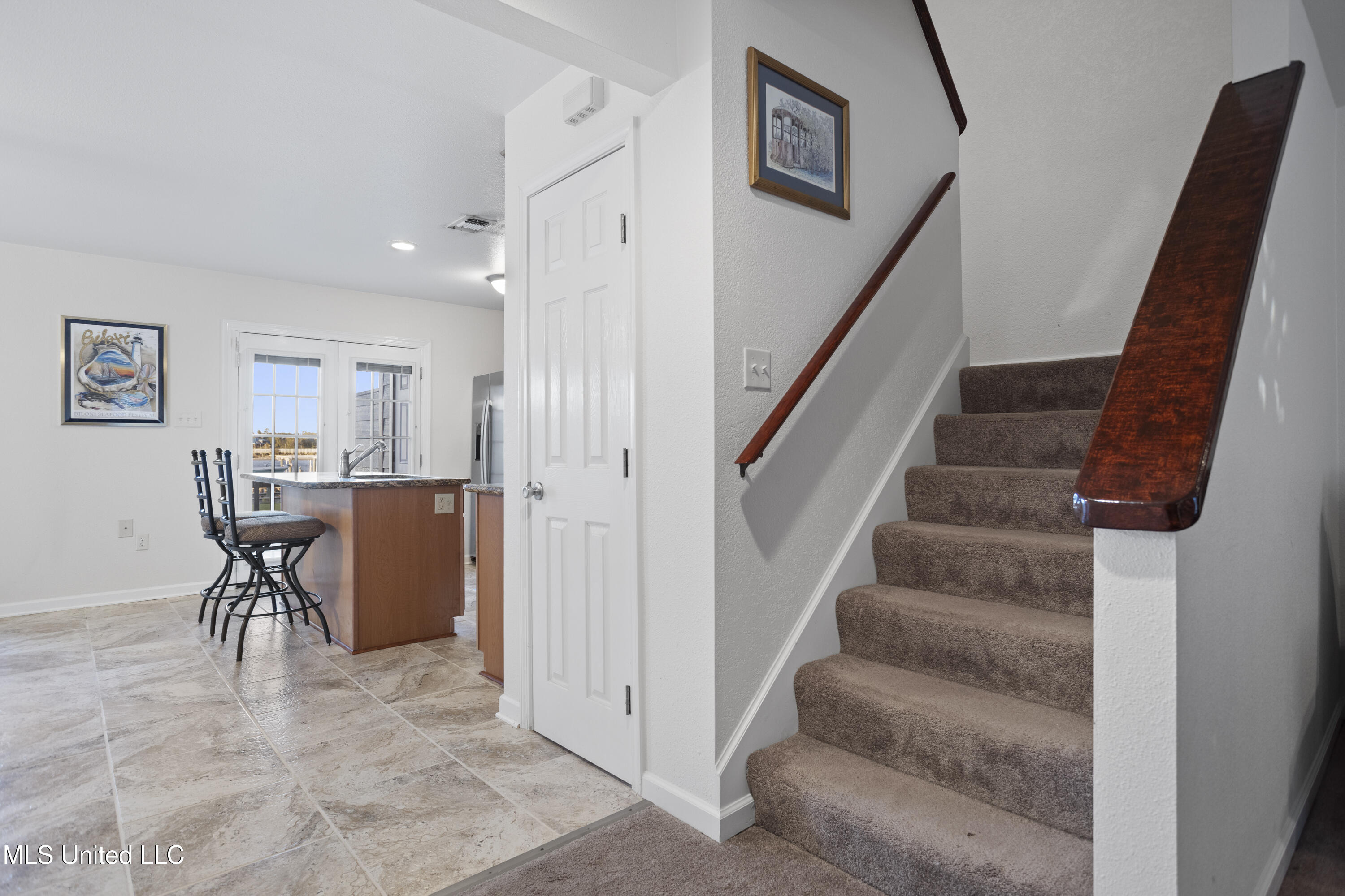 495 Old Popp's Ferry Road, Unit 25 Biloxi, MS 39531 - Photo 21 of 58 Stairway