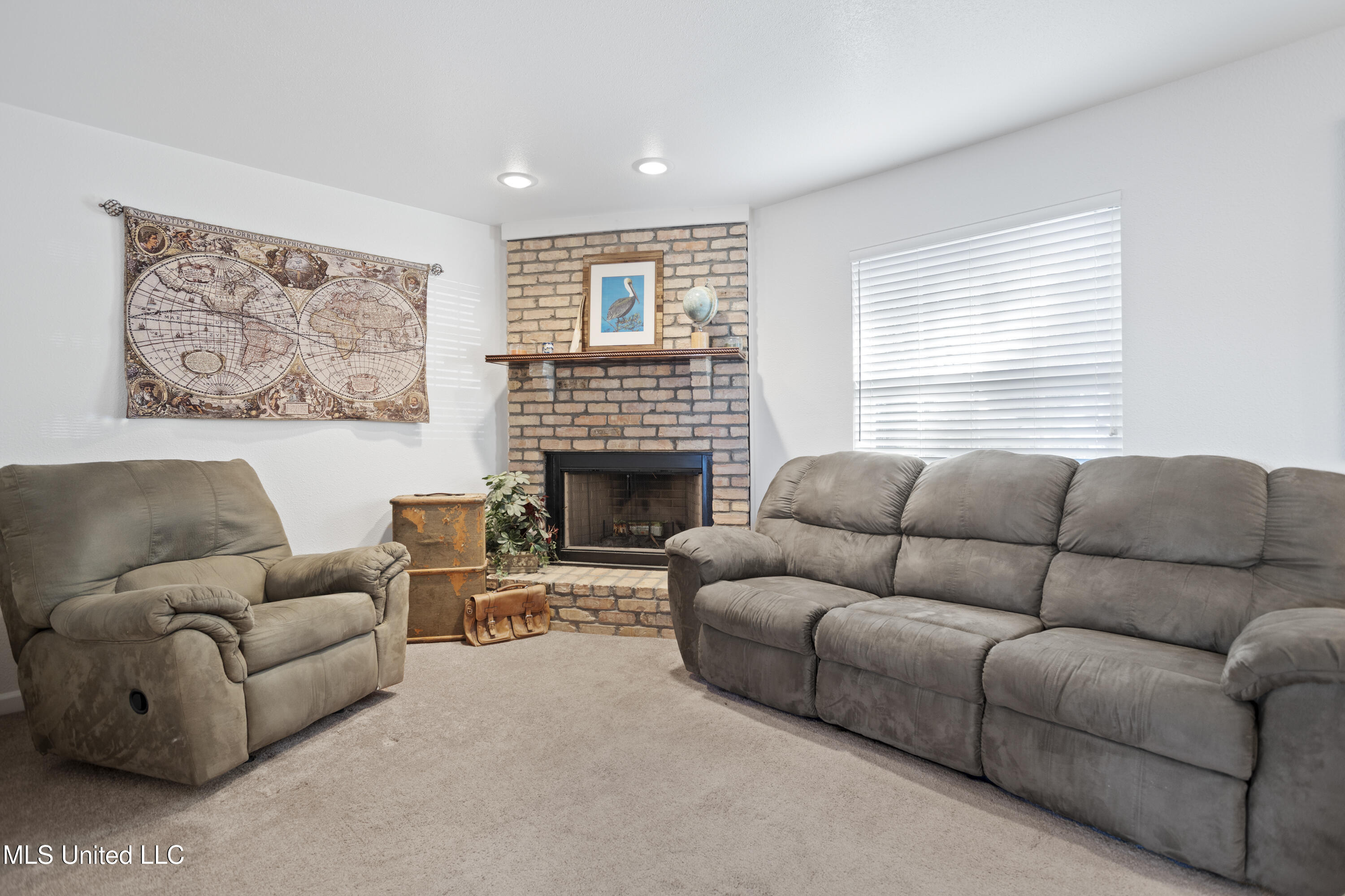 495 Old Popp's Ferry Road, Unit 25 Biloxi, MS 39531 - Photo 9 of 58 Living Room