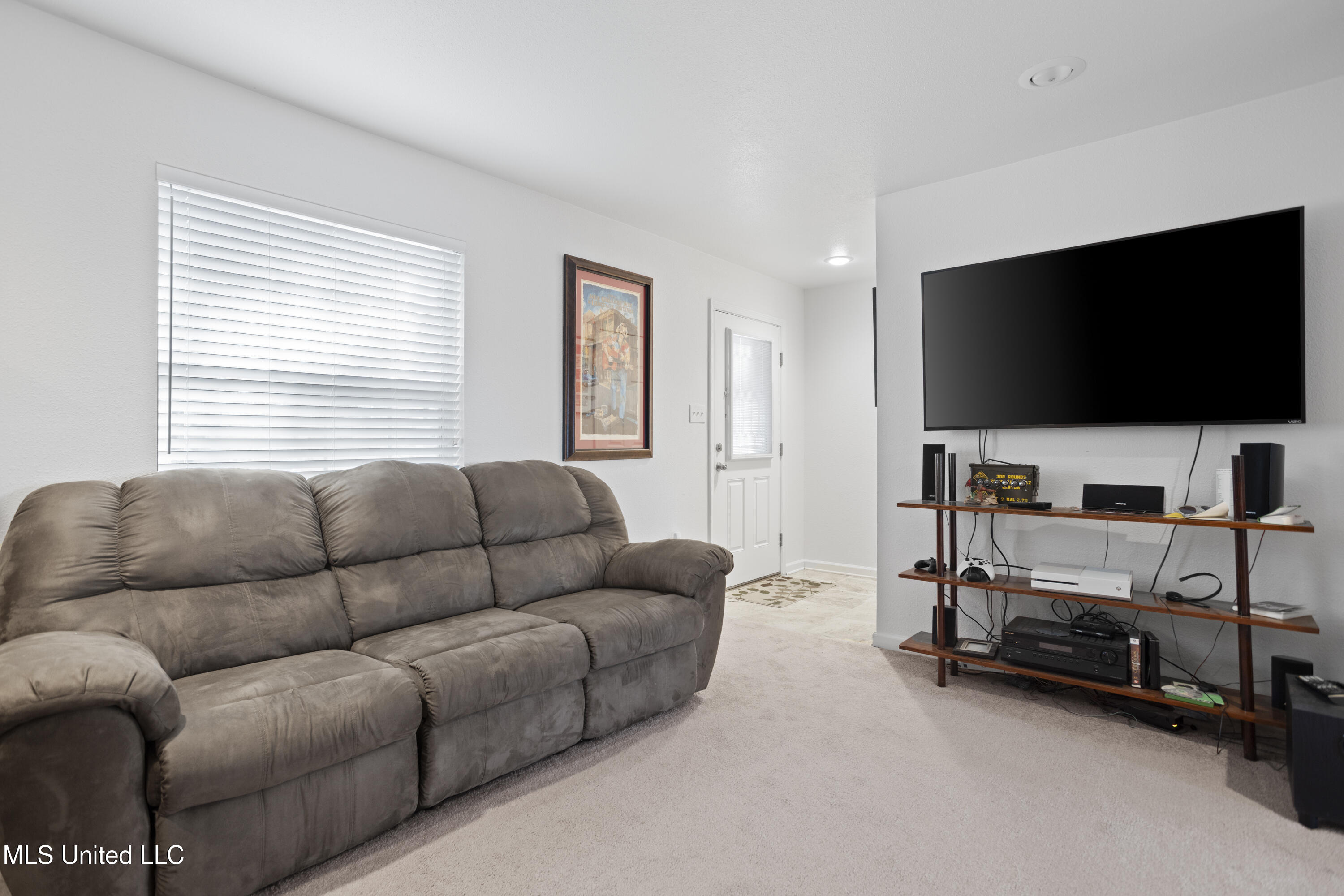 495 Old Popp's Ferry Road, Unit 25 Biloxi, MS 39531 - Photo 10 of 58 Living Room