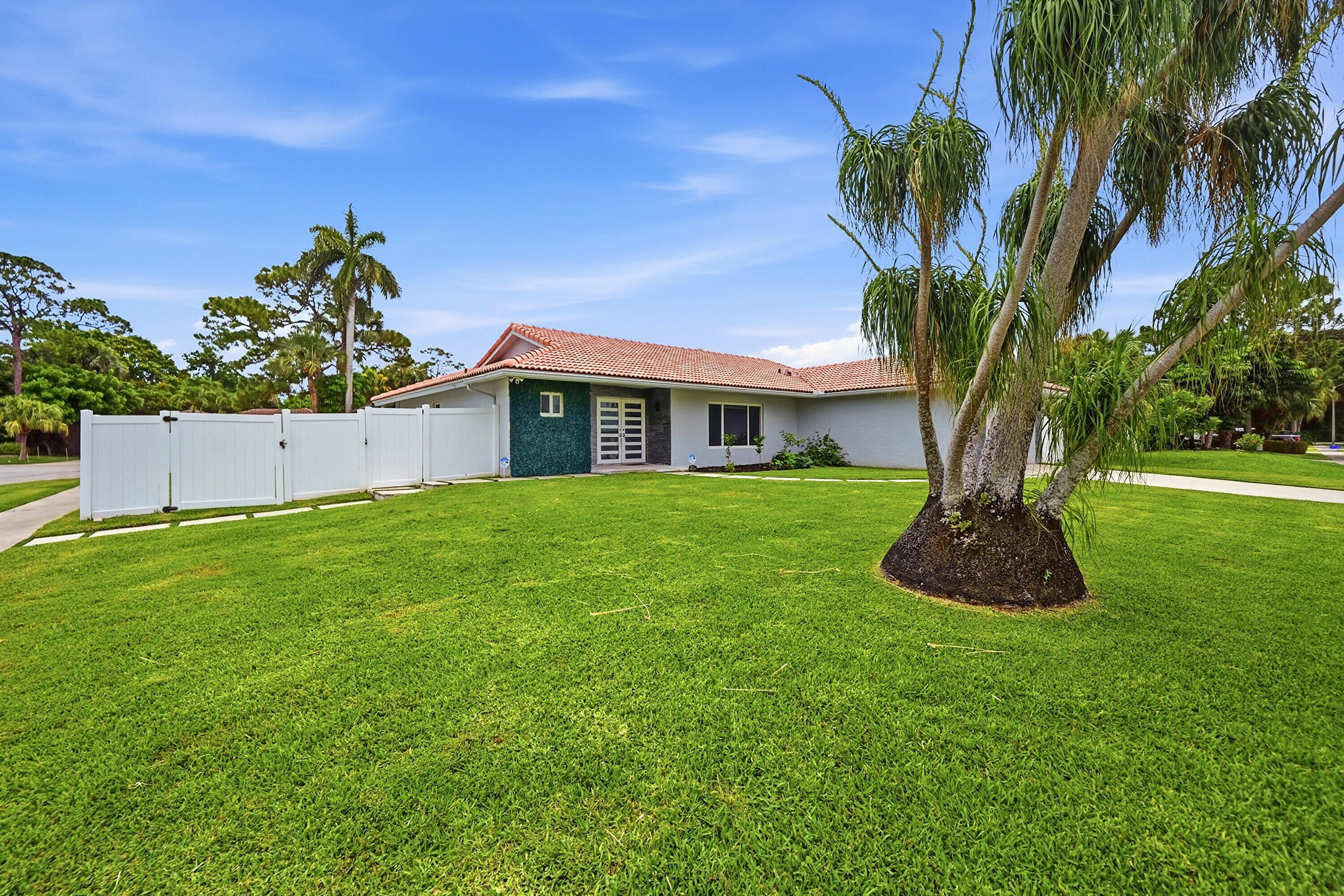 398 Northwest 22nd Avenue Boca Raton, FL 33486 - Photo 47 of 64 Front Exterior