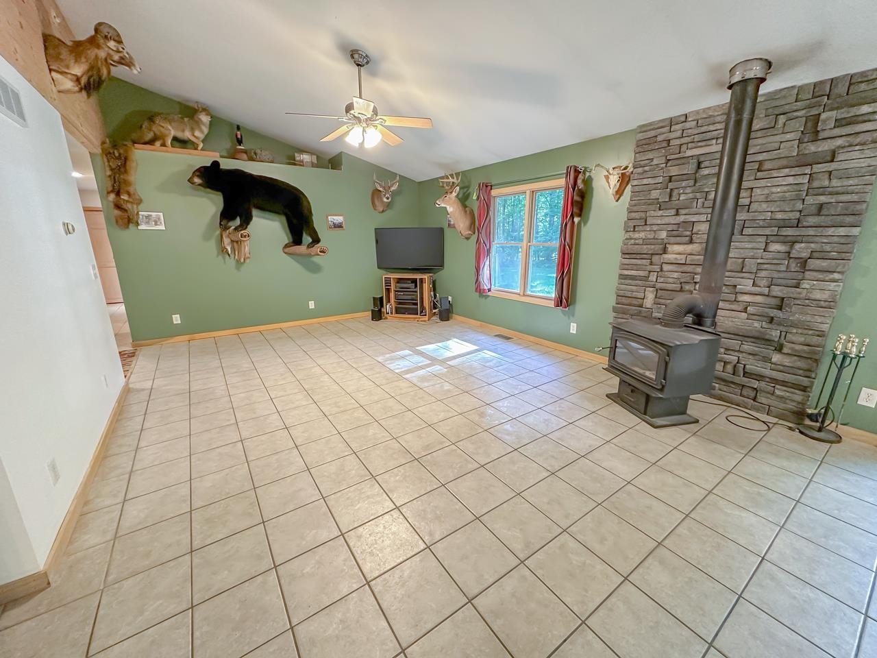 2797 North Castor Road Coleman, MI 48618 - Photo 14 of 31 1923458-ad1cadcf-2ed7-4dee-bd1b-37b859f87d25.JPG