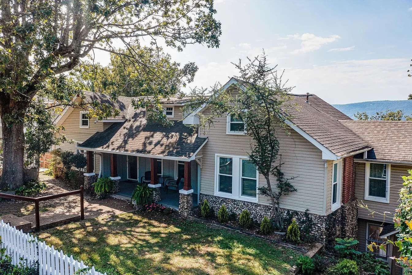 549 South Crest Road Chattanooga, TN 37404 - Photo 1 of 25