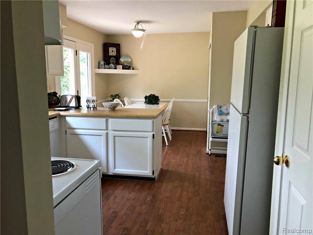 1523 Grandview Drive Rochester, MI 48306 - Photo 18 of 44 kitchen 1.jpg