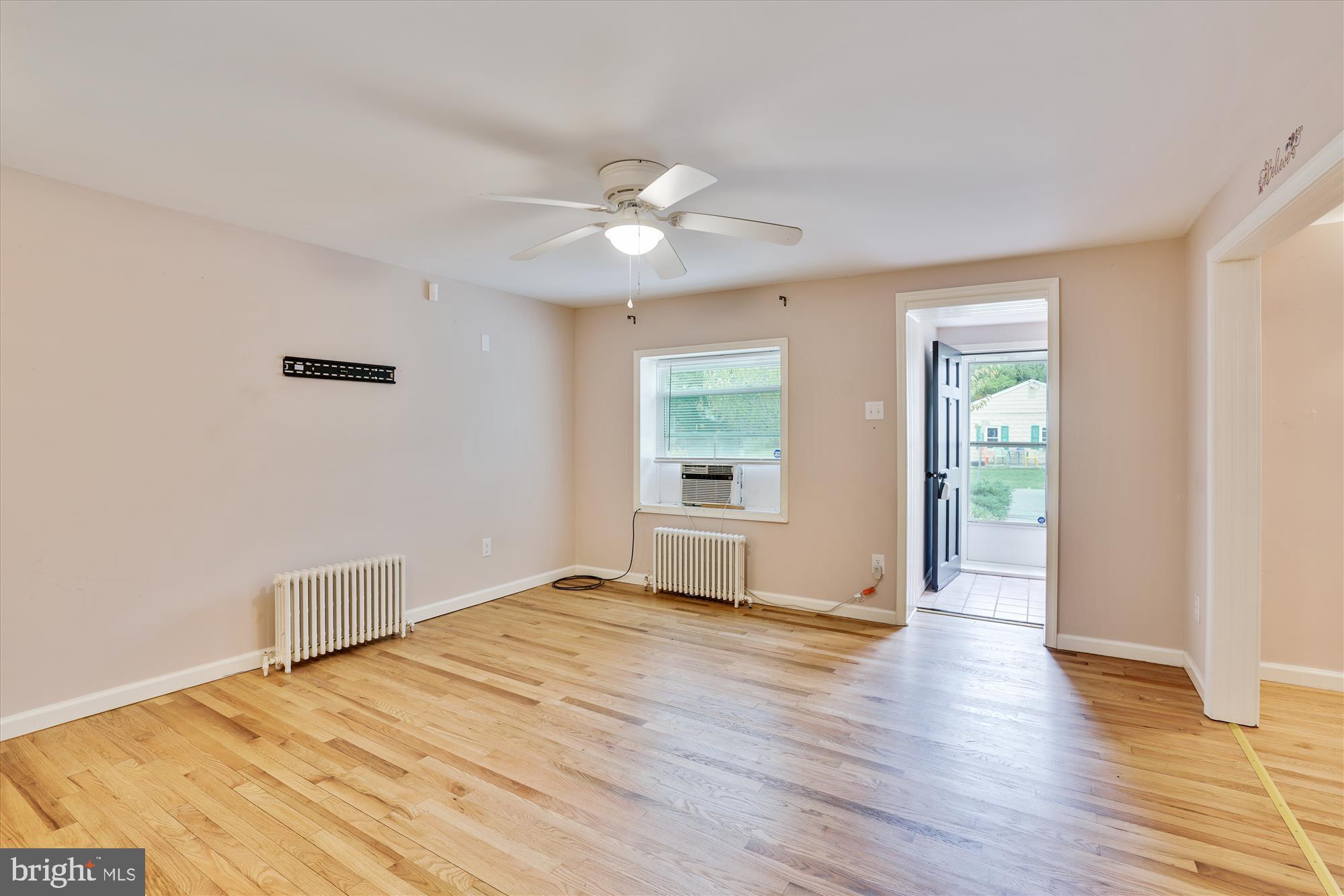 616 Hubert Street Cambridge, MD 21613 - Photo 4 of 41