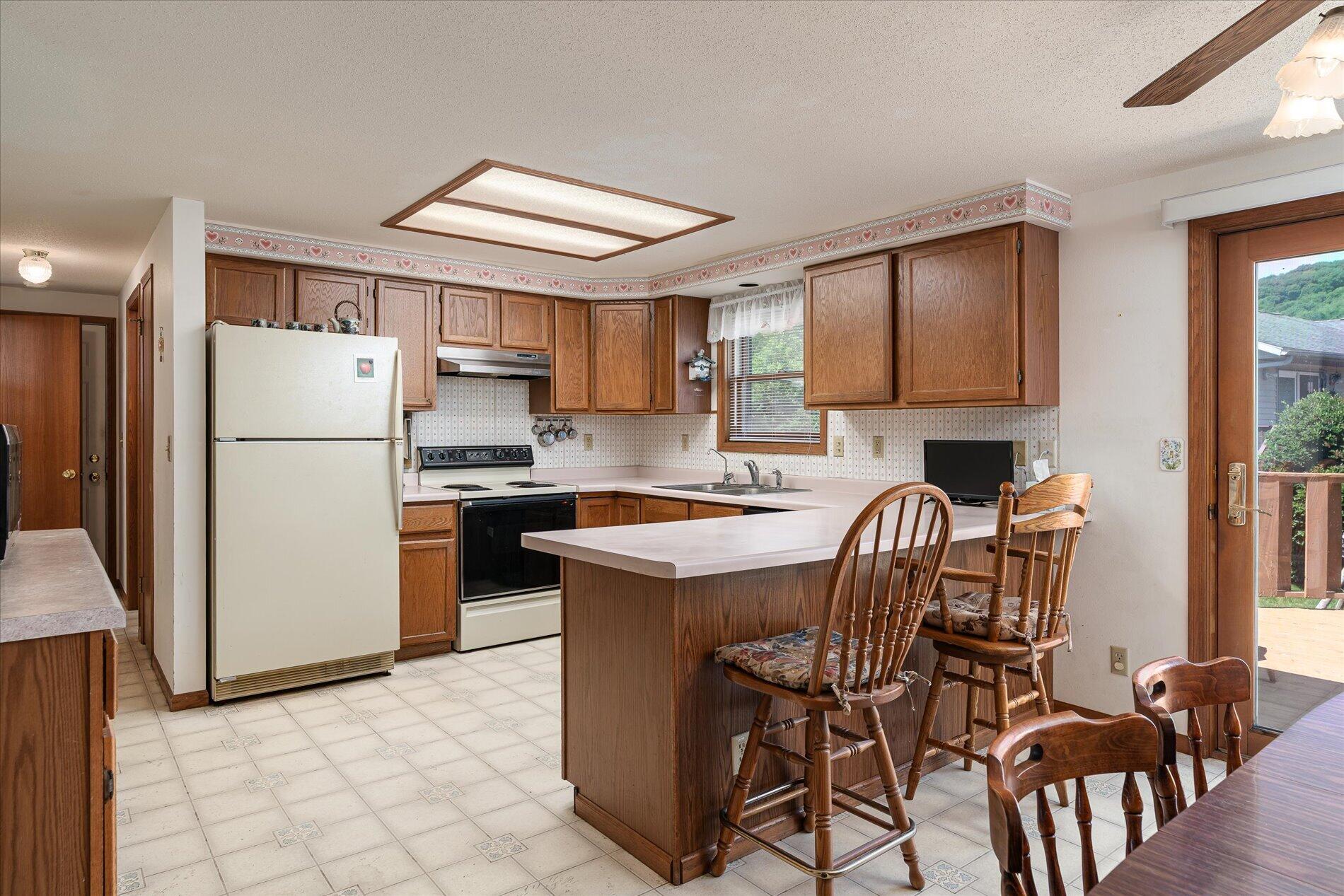 224 Eagles Bluff Road La Crescent, MN 55947 - Photo 2 of 20 10-224 Eagles Bluff Rd La Crescent--9