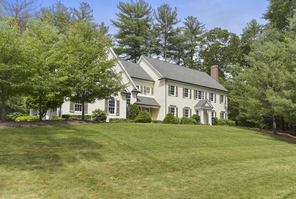 81 Montvale Road Weston, MA 02493 - Photo 12 of 27 a front view of a house with a garden