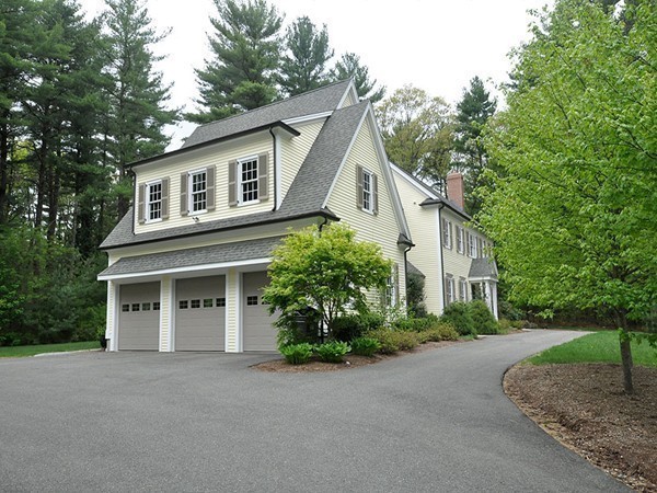 81 Montvale Road Weston, MA 02493 - Photo 26 of 27 a front view of a house with a garden