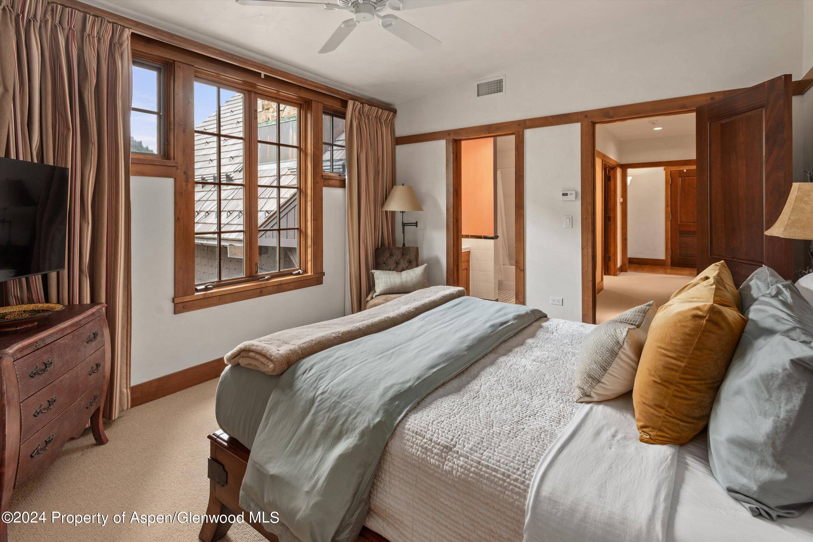 83 Exhibition Lane Aspen, CO 81611 - Photo 18 of 47 Guest Suite I