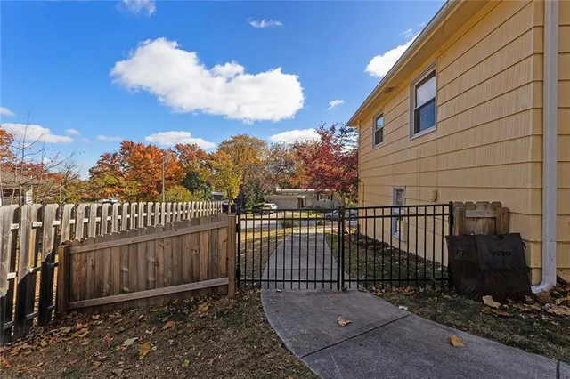 $350,000 | 6204 North Robinhood Lane, Kansas City, MO 64151