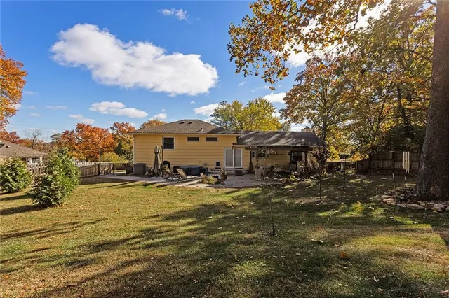 $350,000 | 6204 North Robinhood Lane, Kansas City, MO 64151
